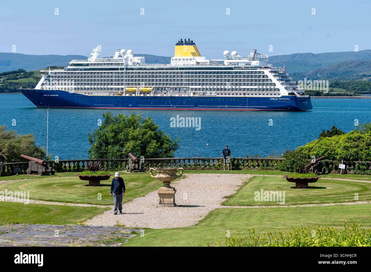 La nave da crociera "Spirit of Adventure" visita Bantry, West Cork, Irlanda. Foto Stock