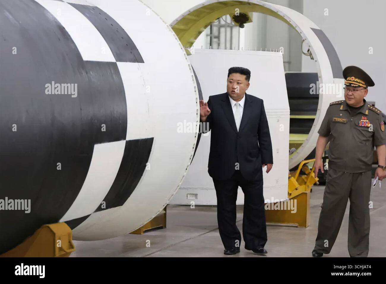 KIM JONG-un, dittatore nordcoreano, a sinistra, con il ministro degli Esteri russo Sergei Lavrov a Pechino, settembre 2025. Foto Stock