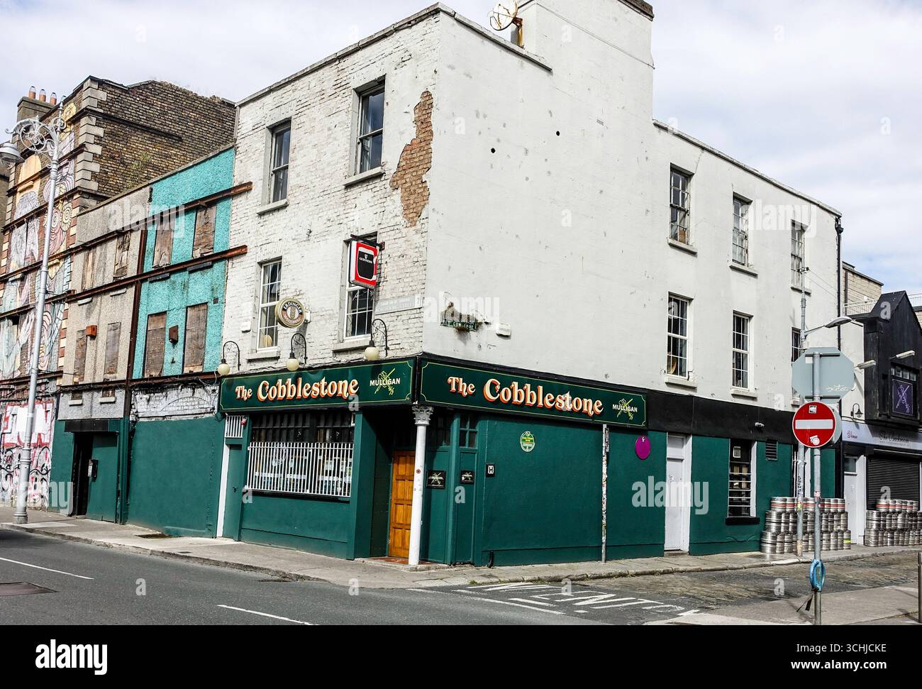 Il Pub di ciottoli a Smithfield, Dublino, Irlanda, un luogo rinomato per la musica tradizionale irlandese e gli incontri culturali in città. Foto Stock
