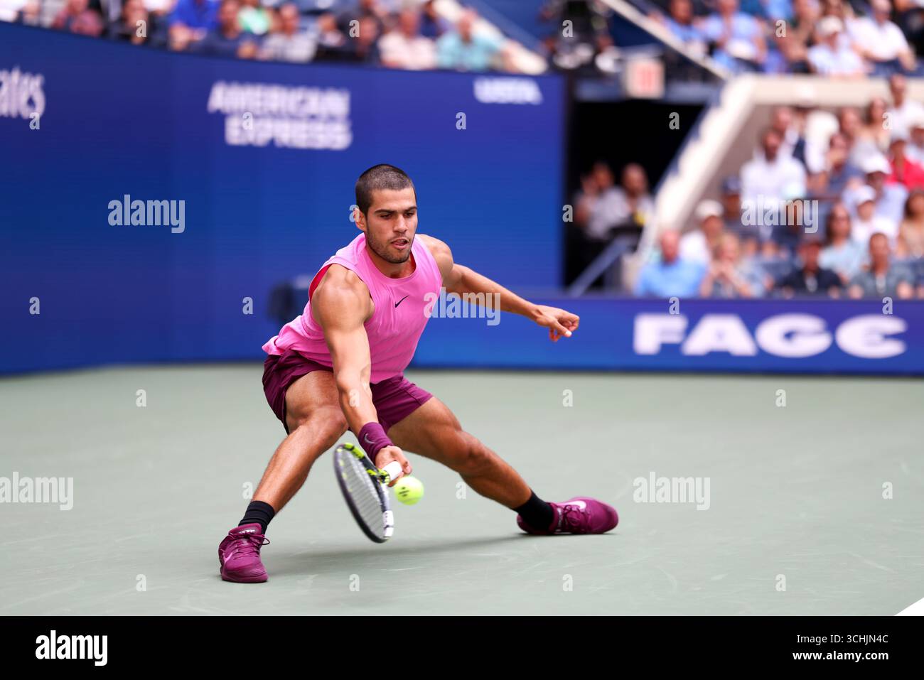 Flushing Meadows, New York - numero 2 semi Carlos Alcaraz di, Spagna. 2 settembre 2025. Durante il suo match nei quarti di finale contro Jiri Lehecka agli US Open. Crediti: Adam Stoltman/Alamy Live News Foto Stock