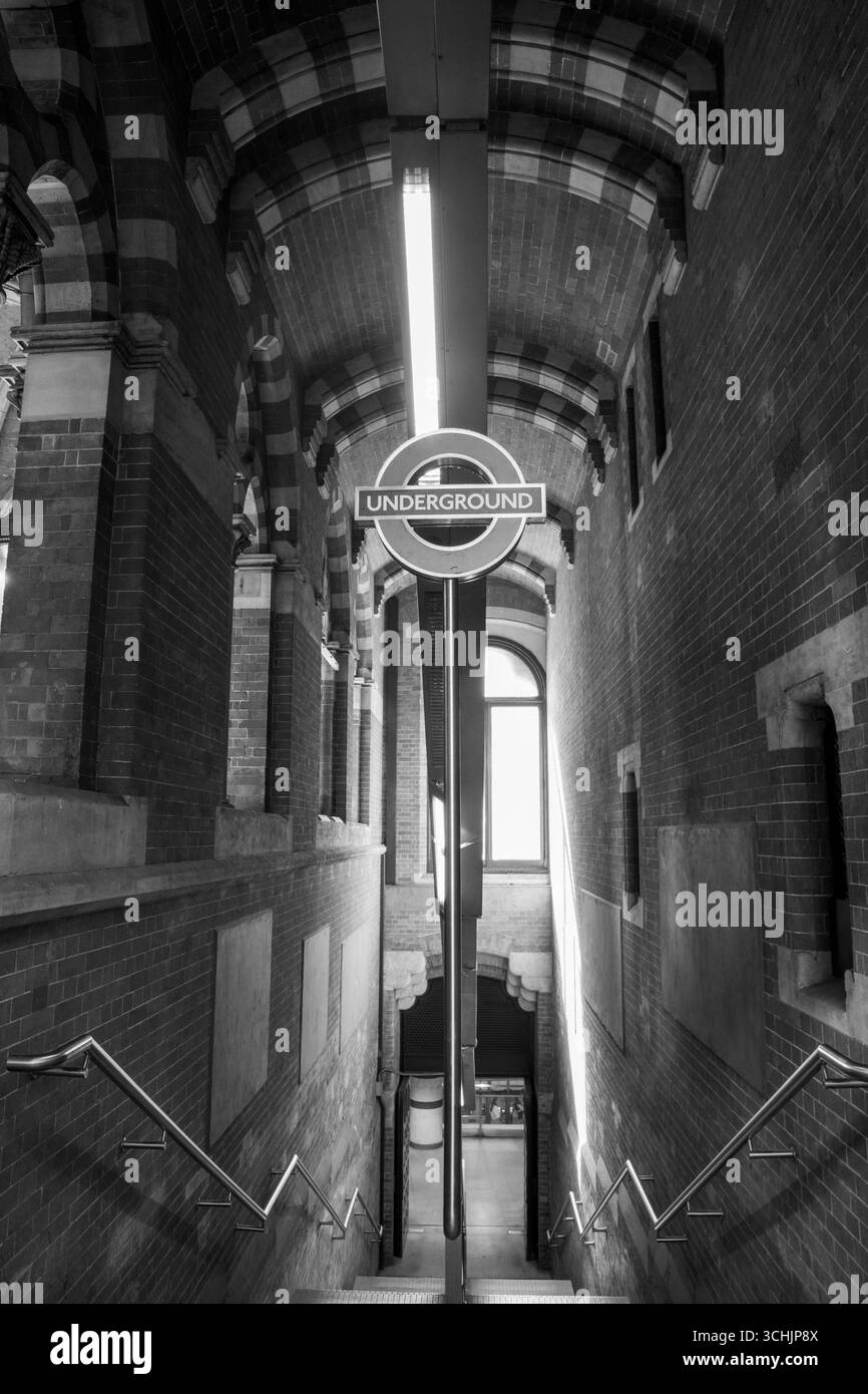 Scale per la stazione della metropolitana di London St Pancras International Station, Londra, Regno Unito Foto Stock