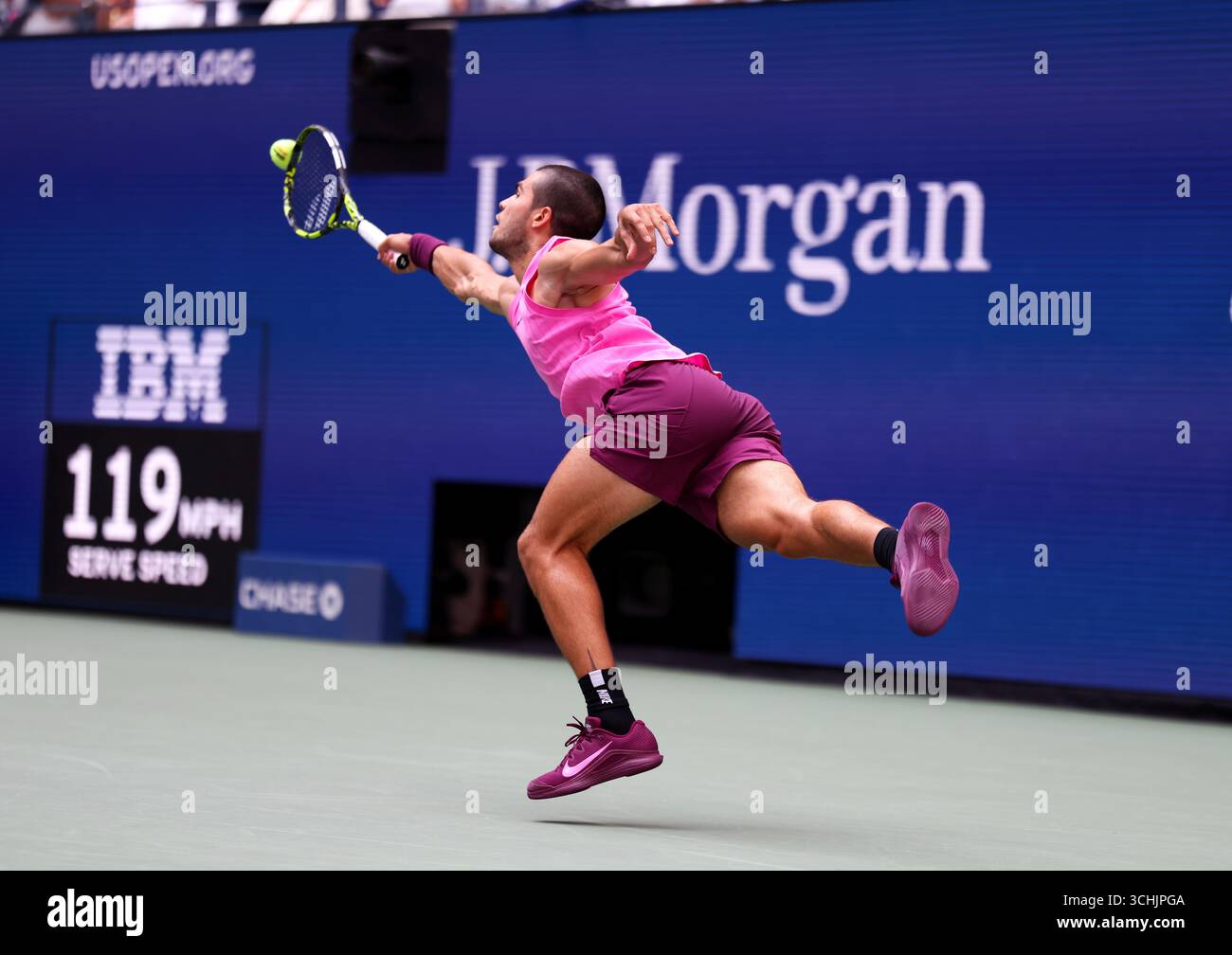 Flushing Meadows, New York - numero 2 semi Carlos Alcaraz di, Spagna. 2 settembre 2025. Durante il suo match nei quarti di finale contro Jiri Lehecka agli US Open. Crediti: Adam Stoltman/Alamy Live News Foto Stock