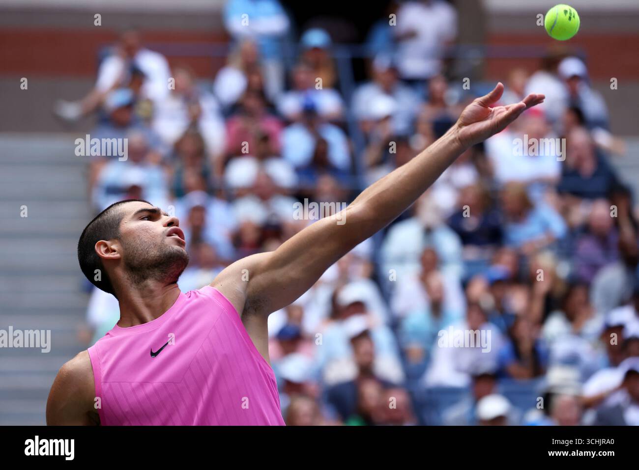 Flushing Meadows, New York - numero 2 semi Carlos Alcaraz di, Spagna. 2 settembre 2025. Durante il suo match nei quarti di finale contro Jiri Lehecka agli US Open. Crediti: Adam Stoltman/Alamy Live News Foto Stock