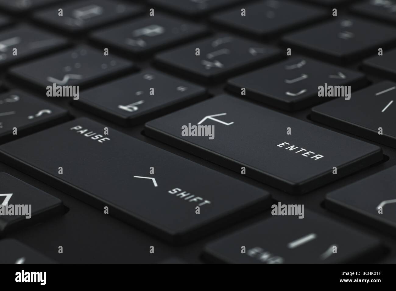 Primo piano e visualizzazione completa di una moderna tastiera per computer Foto Stock