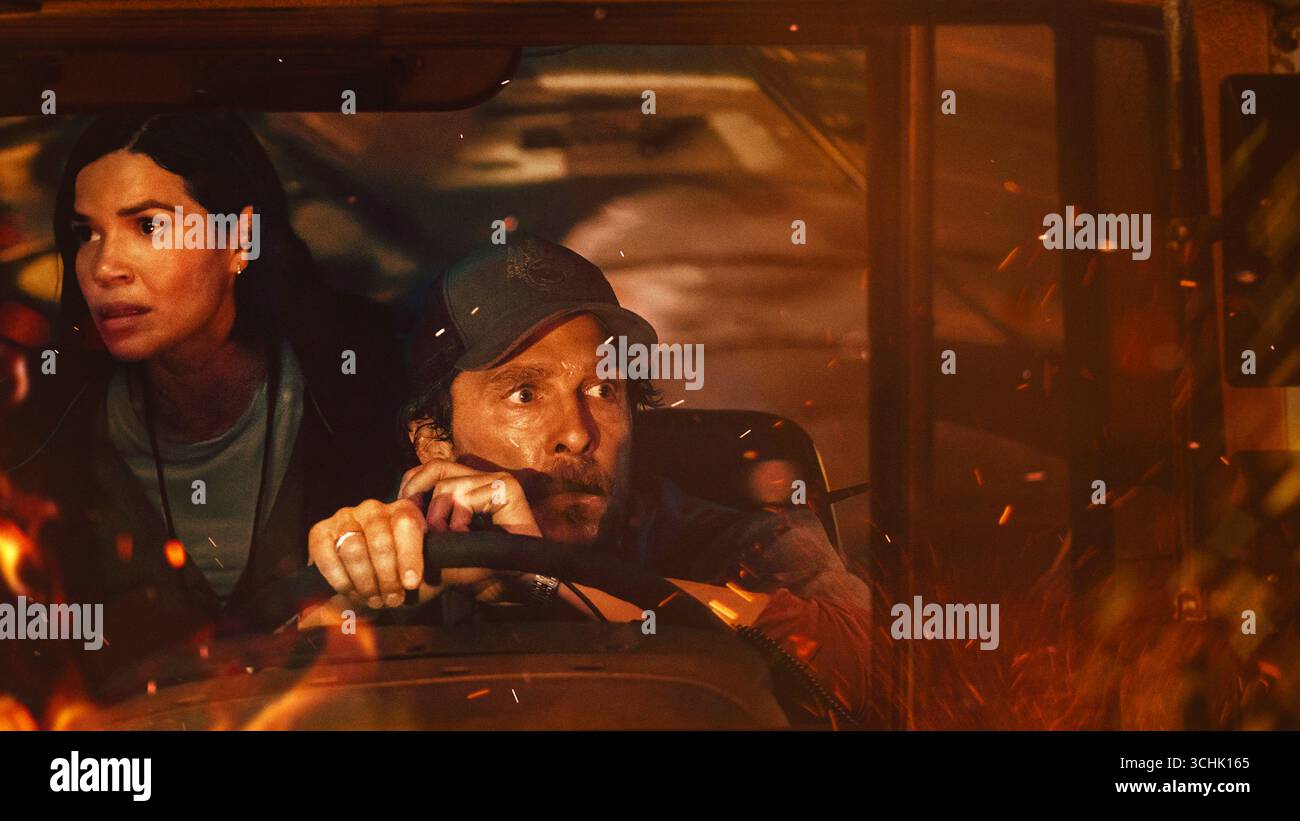 The Lost Bus (2025) diretto da Paul Greengrass e interpretato da Matthew McConaughey, America Ferrera e Yul Vazquez. Basato su eventi reali, un autista di scuolabus e un insegnante combattono per salvare 22 bambini mentre un incendio mortale inghiottisce la loro città durante l'incendio del campo del 2018. La pubblicità è ancora SOLO PER USO EDITORIALE. Credito: BFA / Apple TV+ Foto Stock