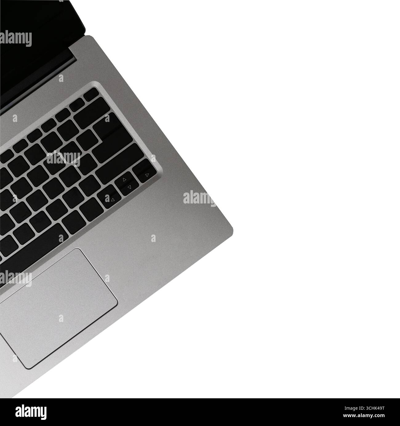 moderna tastiera per laptop appoggiata su una scrivania bianca isolata su sfondo bianco e dotata di percorsi di ritaglio, che mostrano la tecnologia e l'estetica dello spazio di lavoro Foto Stock