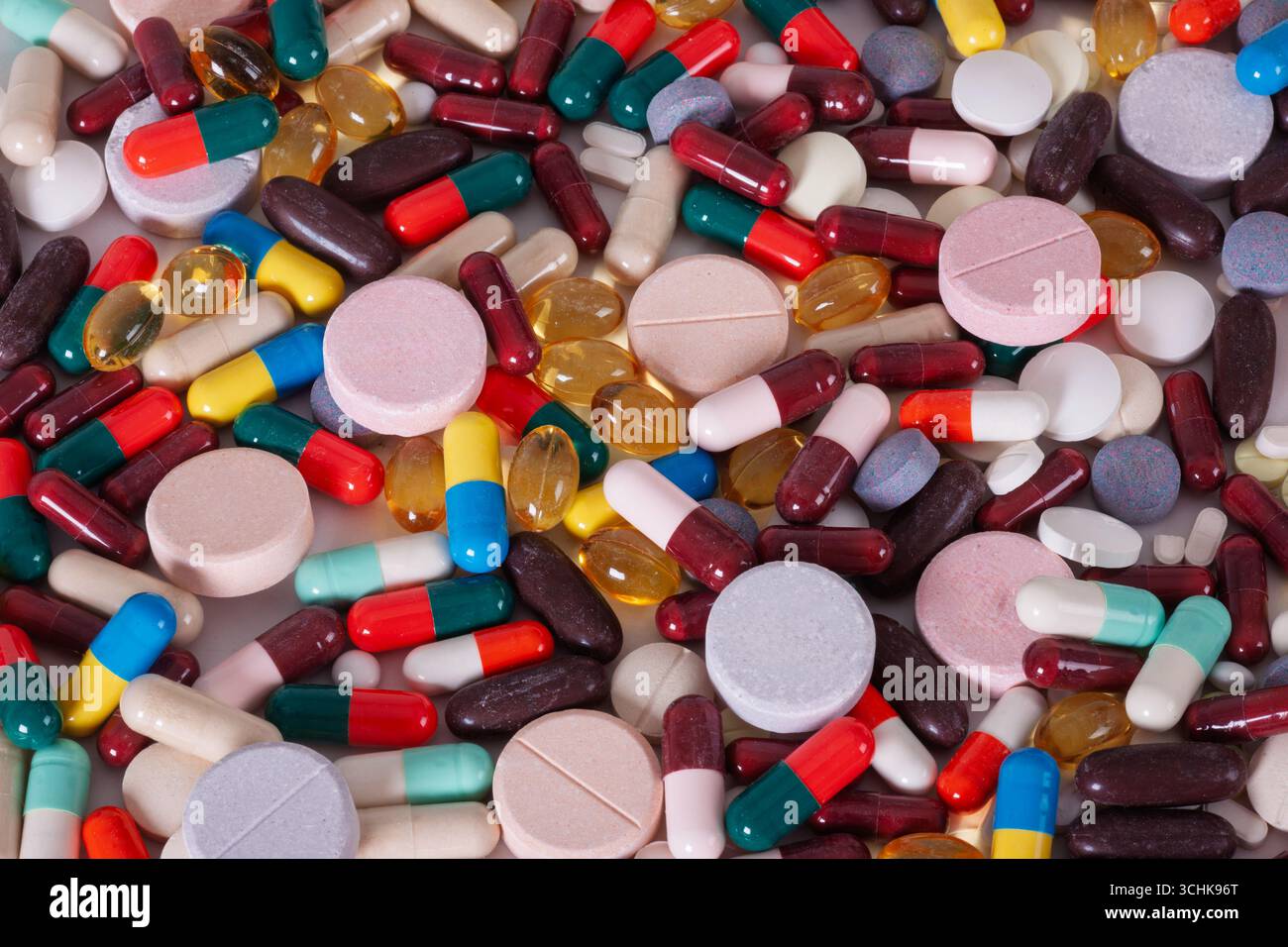 pillole, compresse e capsule abuso di medicinali, dipendenza da farmaci generici antidolorifici prescrizione capsule e pillole da cocktail, farmaci assortiti Foto Stock