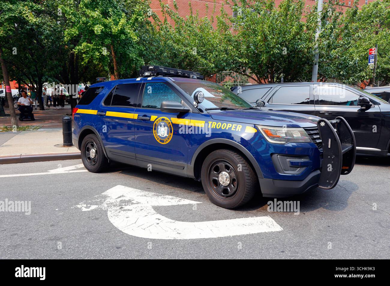 Una Ford Police Interceptor Utility modello della polizia di stato di New York parcheggiata in una strada di New York. Foto Stock