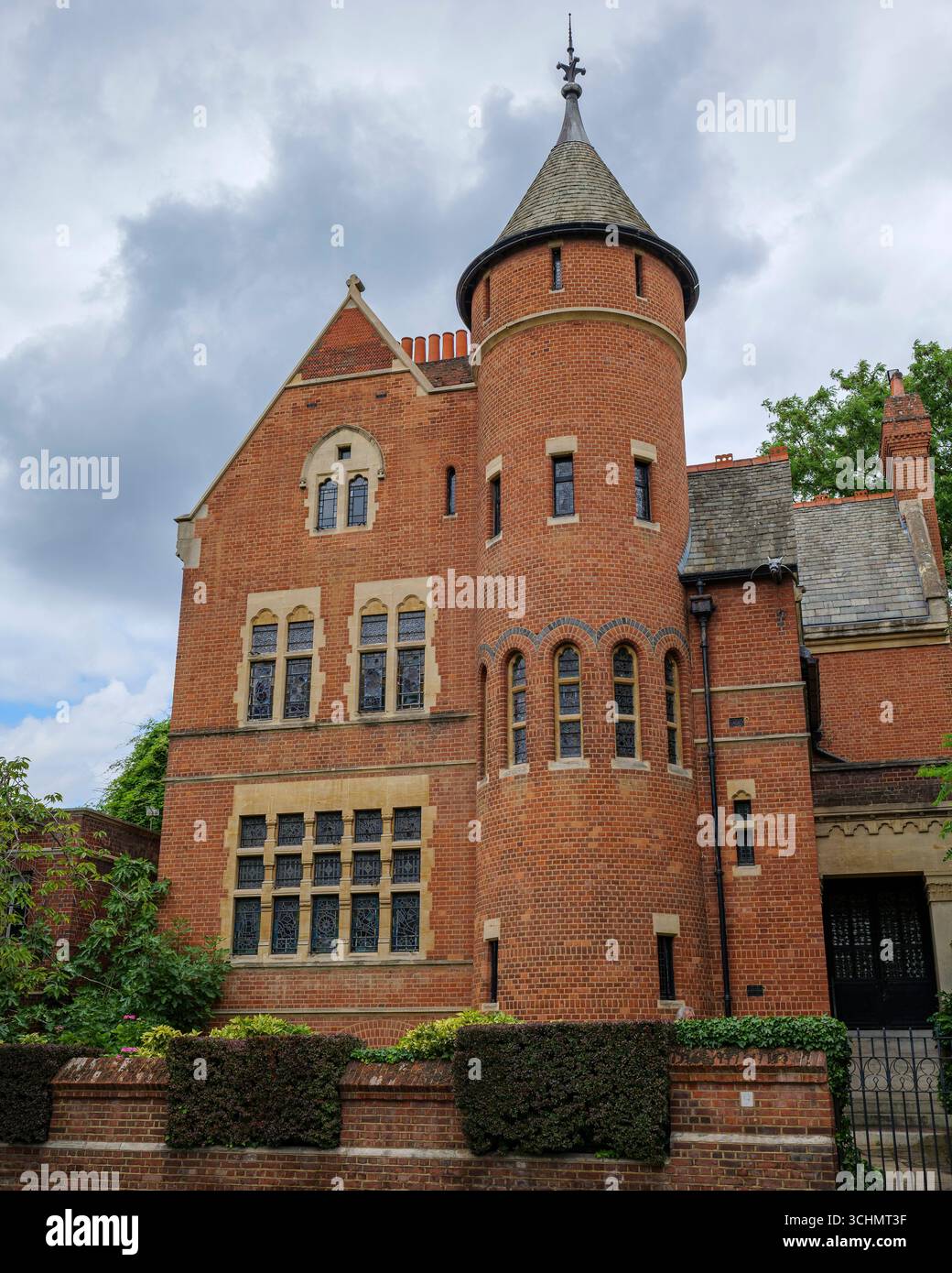 Londra - 06 24 2022: Veduta della Tower House, casa del chitarrista dei LED Zeppelin Jimmy Page Foto Stock