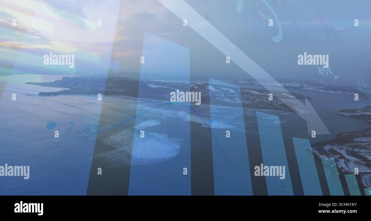 Mostra il grafico a barre con la freccia rivolta verso il basso sopra le isole costiere rocciose e l'acqua con 7 Foto Stock