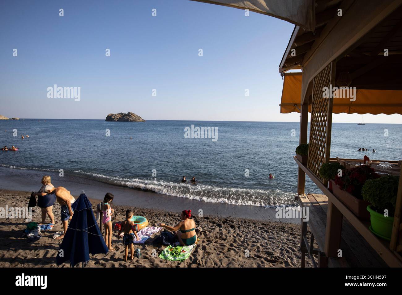 Skala Eresou, conosciuta anche come Skala Eresos, pittoresca città costiera sull'isola greca di Lesbo (Lesbo), vibrante comunità LGBT+, Grecia, Europa. Foto Stock