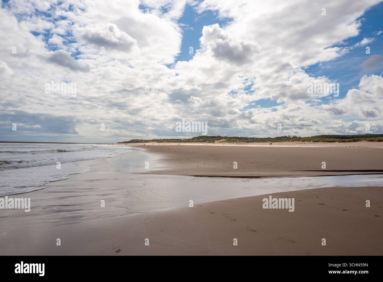 Drudge Bay, Northumberland con la bassa marea. Foto Stock