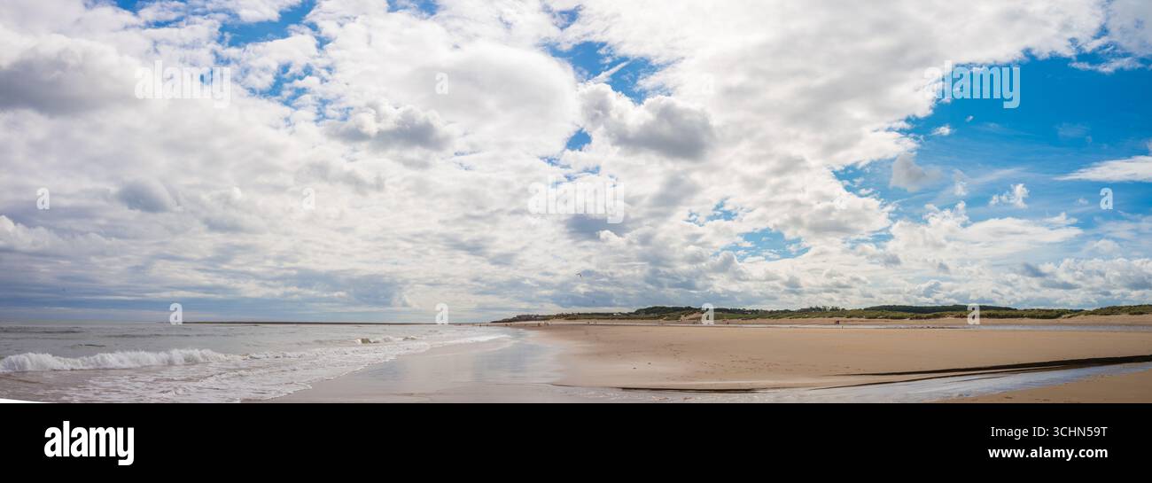 Drudge Bay, Northumberland con la bassa marea. Foto Stock