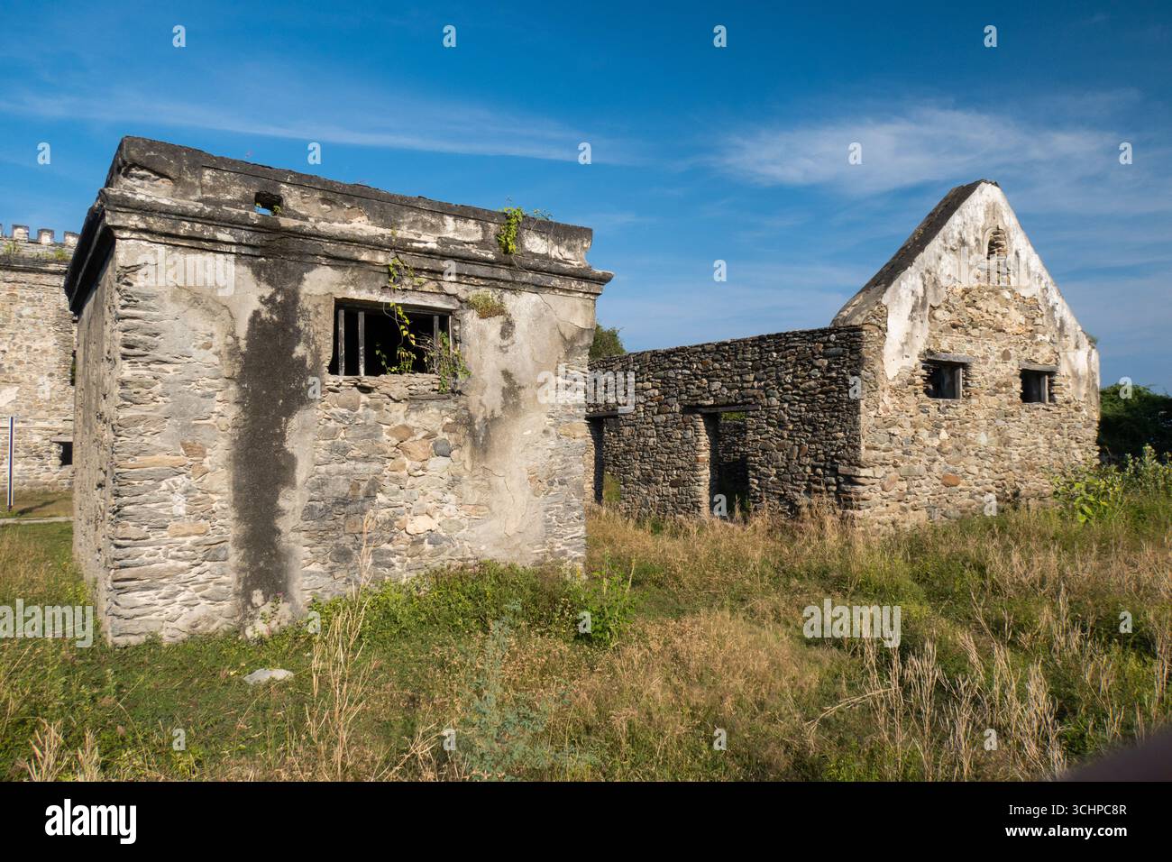 Edifici abbandonati, ora un museo, nella prigione di Aipelo, Timor Est Foto Stock