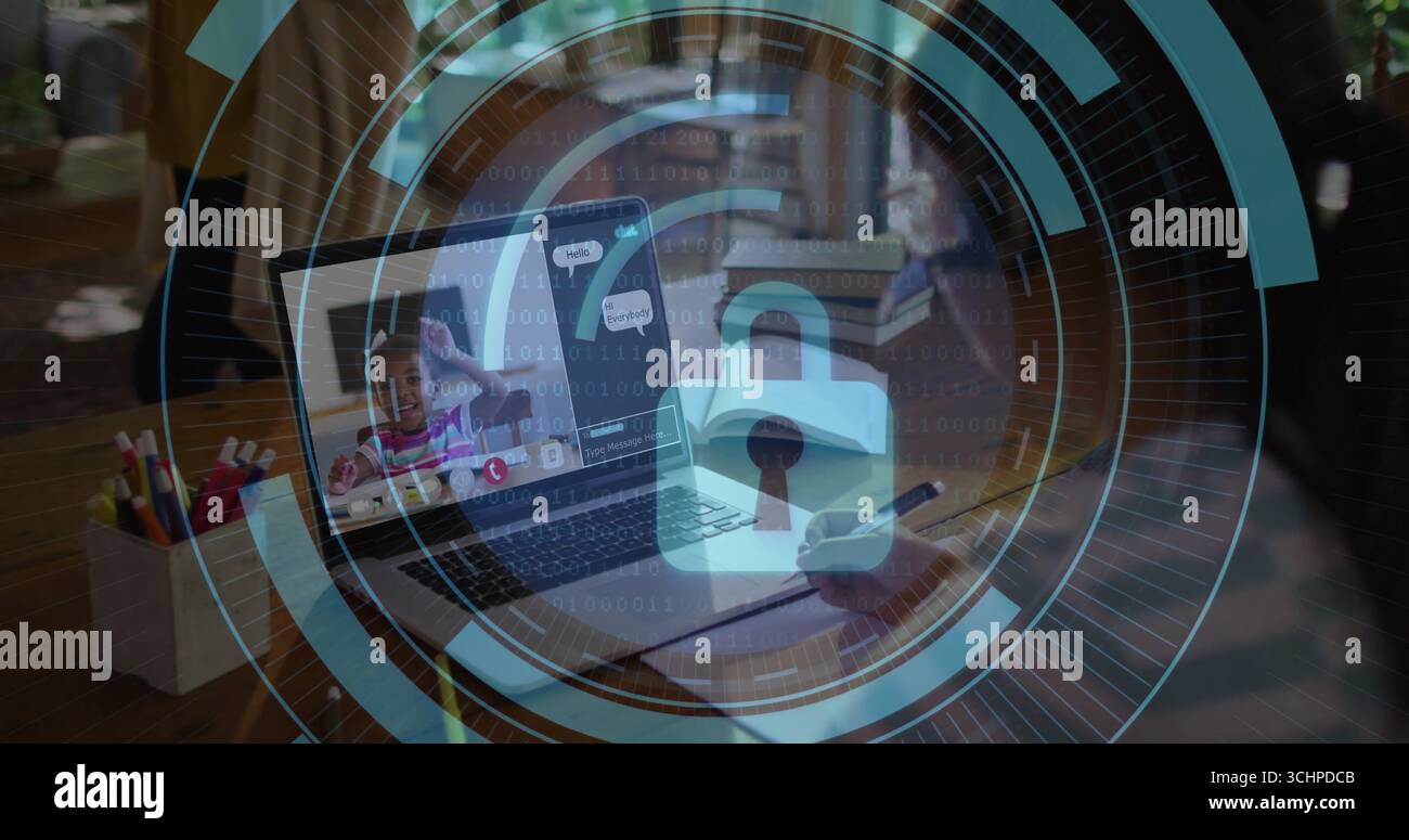 Visualizzazione di un laptop con due bambini che agitano e si sovrappongono al lucchetto durante lo studio a casa con notebook e penna Foto Stock