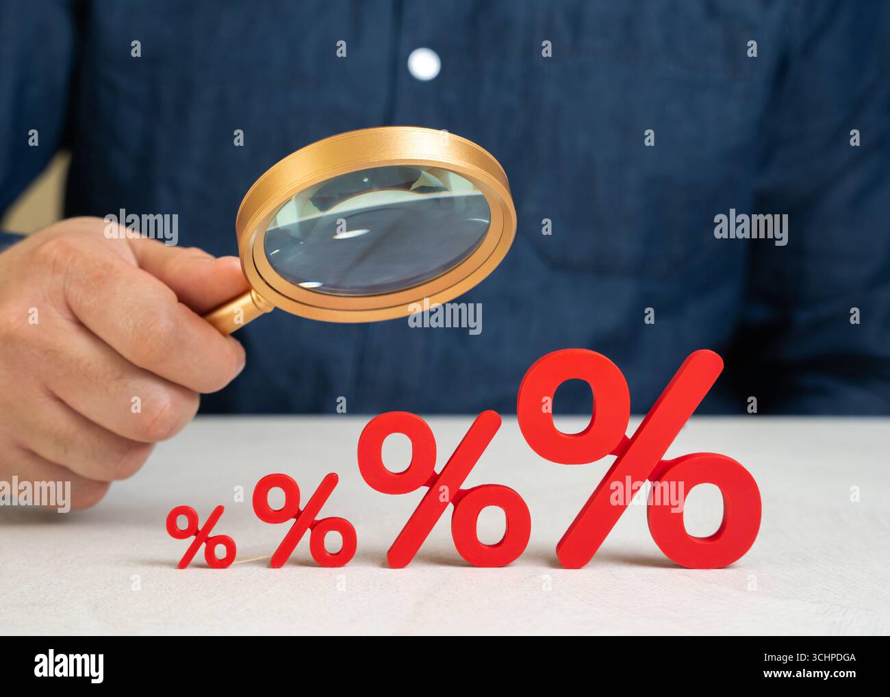 Crescita degli interessi. Tassi e prestiti, politiche bancarie, aumento del debito, onere creditizio, valore di risparmio, regolamentazione monetaria, rischio finanziario Foto Stock