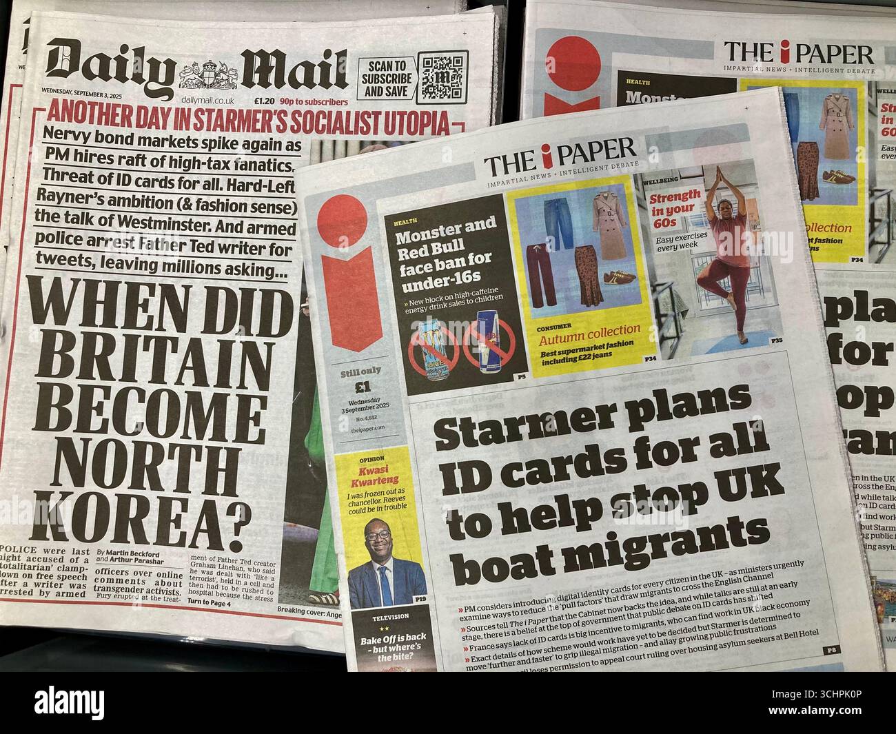 Un giornale britannico riferisce che Keir Starmer pianifica carte d'identità per tutti i cittadini del Regno Unito per aiutare a fermare la barca Foto Stock