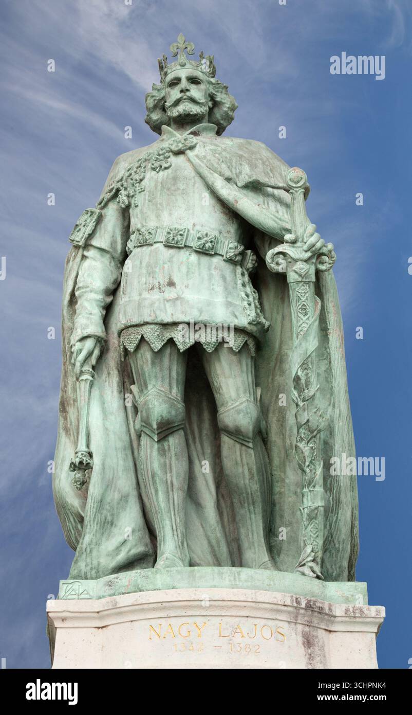 BUDAPEST, UNGHERIA - 22 SETTEMBRE 2012: Statua del re Luigi i d'Ungheria come parte del Monumento al Millennio di György Zala (1927). Foto Stock