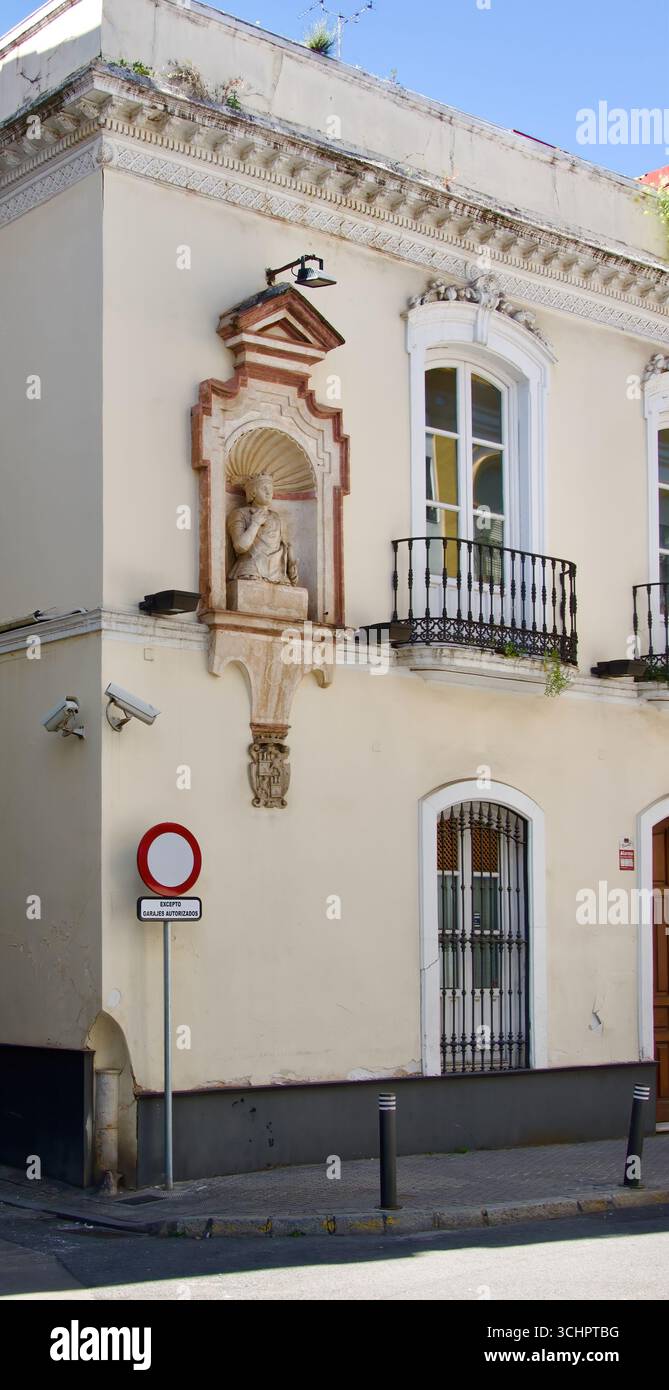 Scultura di busto in pietra del re spagnolo Pietro di Castiglia in un'alcova in un edificio Calle Cabeza del Rey Don Pedro Siviglia Andalusia Spagna Europa Foto Stock