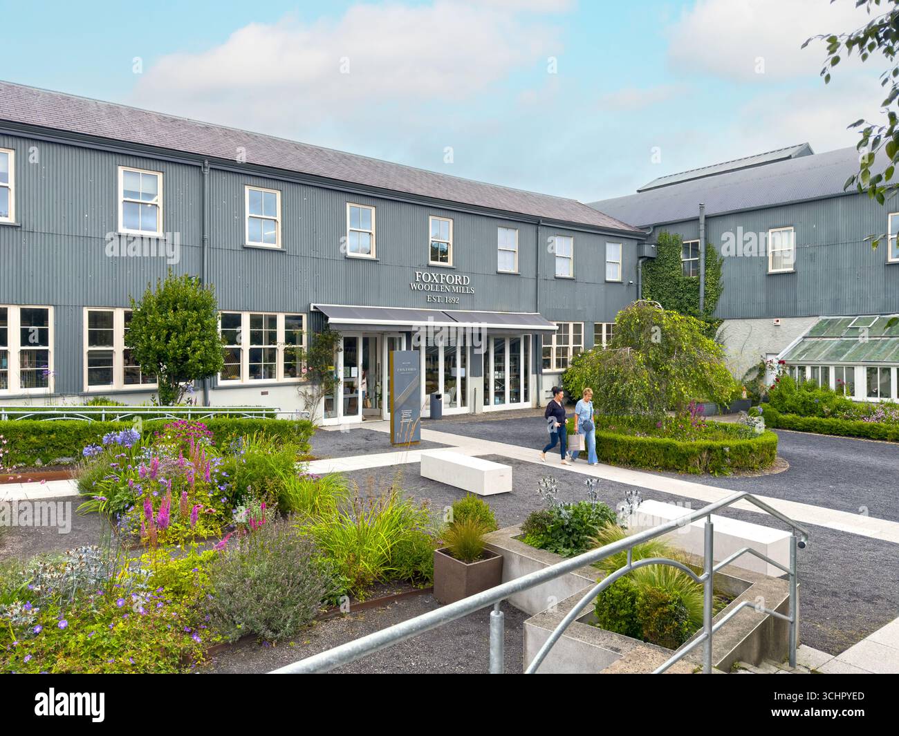 Foxford Woolen Mills, fondato più di 100 anni fa a Foxford, Co Mayo, Irlanda, vendeva coperte, lanci e biancheria da letto di lusso - Immagine stock catturata con smartphone