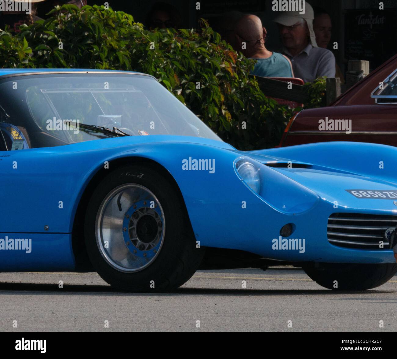 Auto d'epoca blu in Bretagne, vicino a Belz Foto Stock