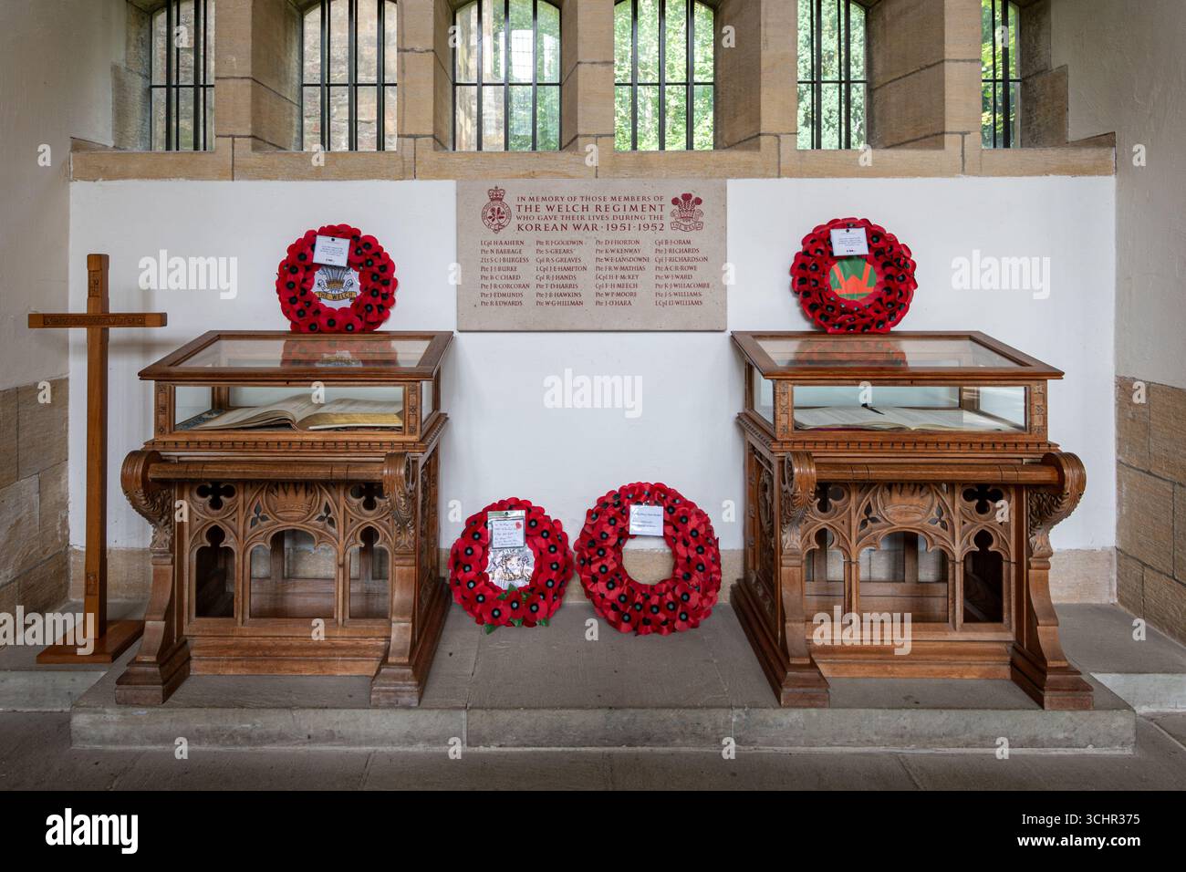 Vista interna della Cattedrale di Llandaff della Cappella del reggimento gallese, Llandaff vicino a Cardiff, Galles del Sud, Regno Unito Foto Stock