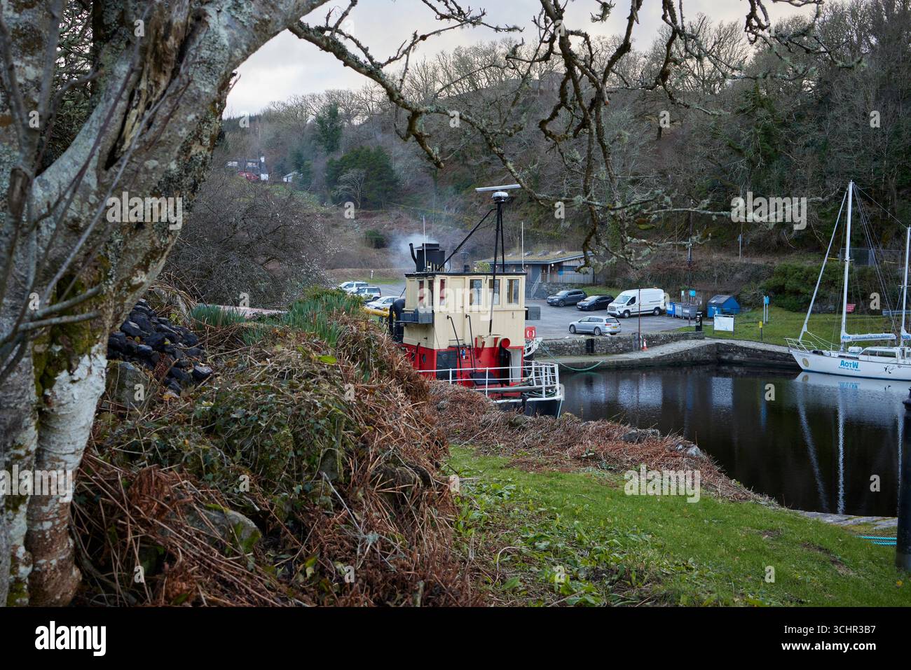 Vista di un Puffer ormeggiato a fine febbraio nel bacino di Crinan Foto Stock