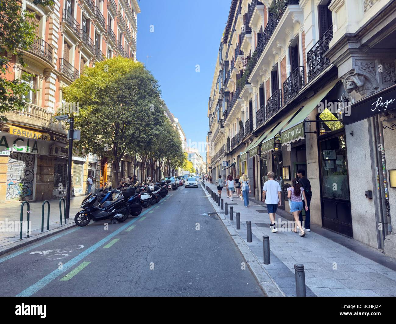 Calle Barquillo è una strada storica nel quartiere Justicia di Madrid, all'interno del quartiere Centro. Spagna Foto Stock