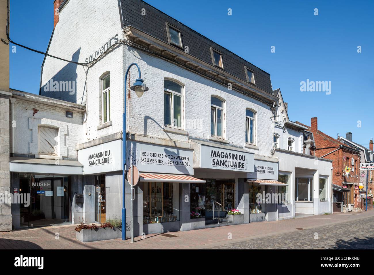 Negozio di souvenir/museo vicino a nostra Signora del Beauraing / santuario di Notre-Dame de Beauraing / luogo di pellegrinaggio a Beauraing, provincia di Namur, Belgio Foto Stock