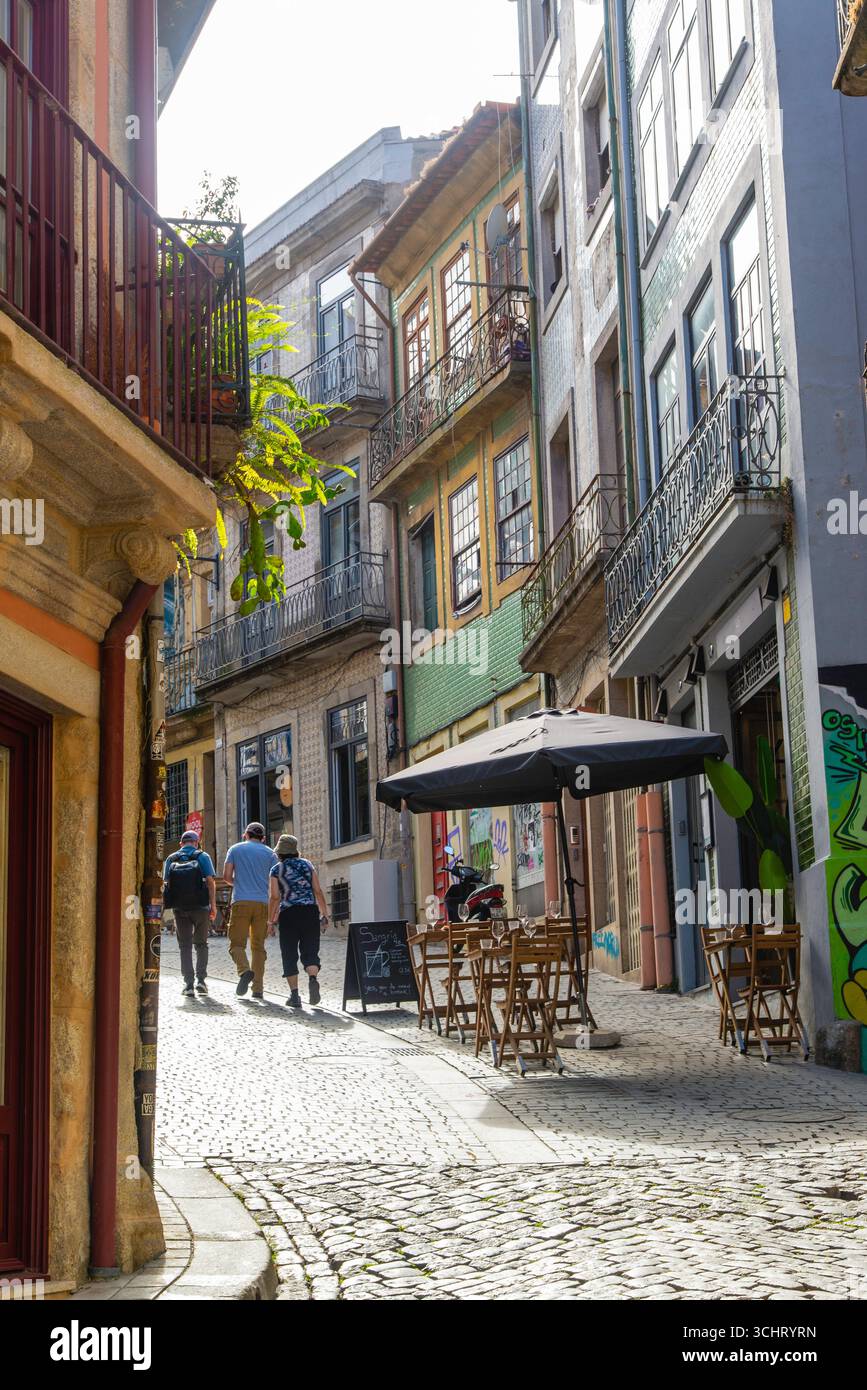 Porto, Portogallo - 9 luglio 2025: Vista sulla strada a Porto Portogallo Foto Stock