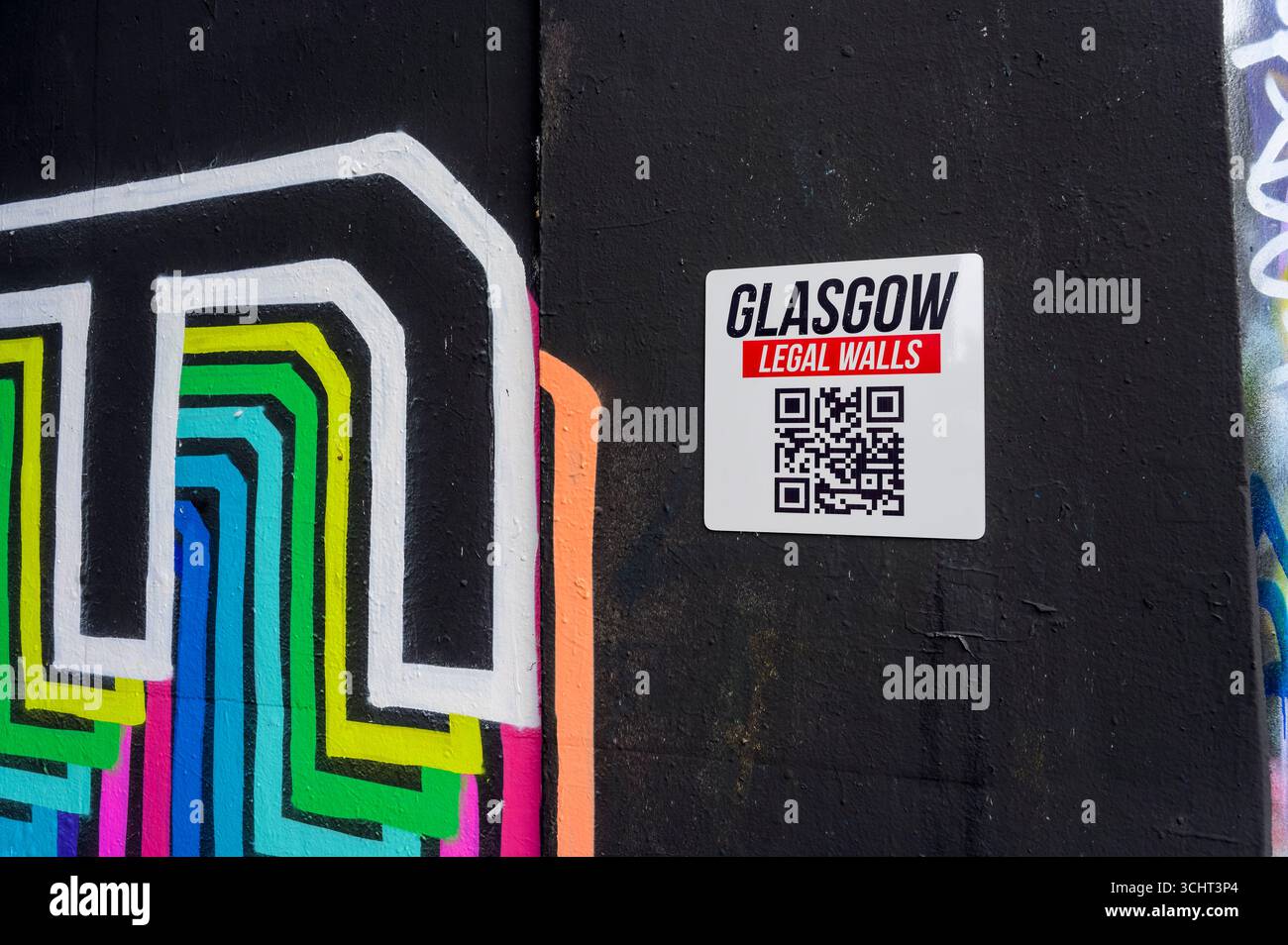 Glasgow Graffiti Legal Walls and QR Code, Yorkhill, Glasgow, Scozia, Regno Unito Foto Stock