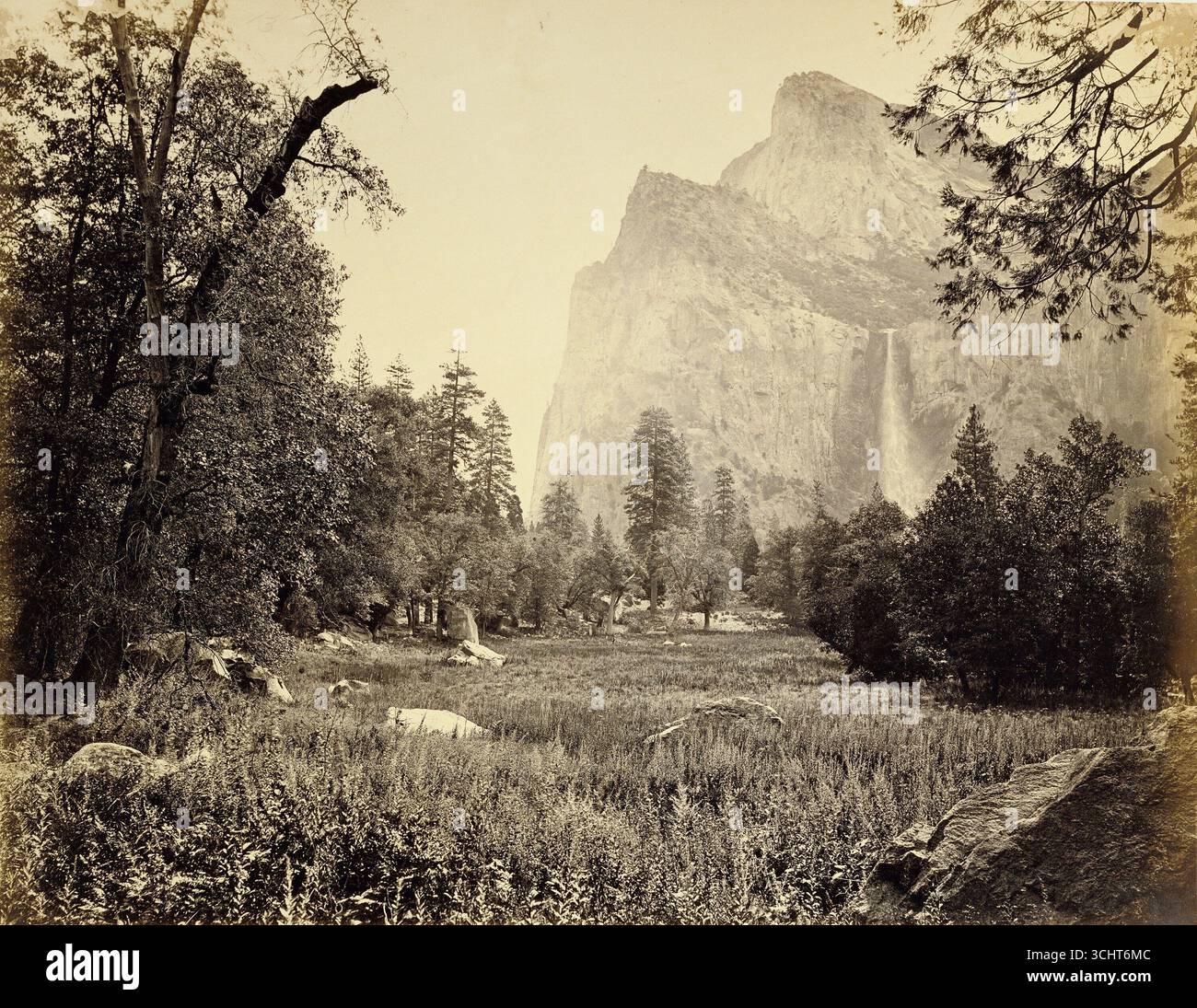 Foto storica d'epoca delle Bridal Veil Falls nella Yosemite Valley, California, fotografata da Carleton Watkins. Circa 1865–1866. Foto Stock
