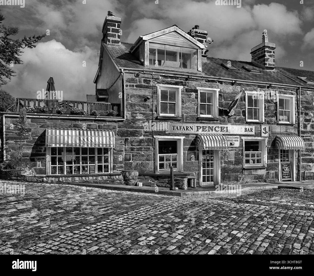 Tafarn Pencei, pub e bar, Corn Hill, Porthmadog, Gwynedd, Galles, Regno Unito - edificio classificato di grado II Foto Stock