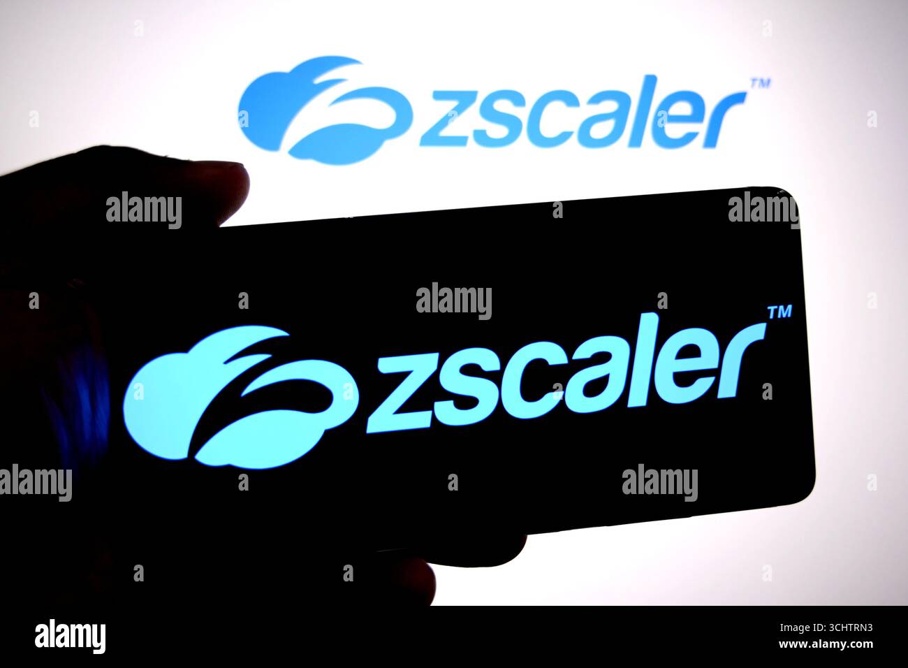 India. 3 settembre 2025. In questa immagine, il logo Zscaler viene visualizzato su uno smartphone e sullo sfondo. (Immagine di credito: © Avishek Das/SOPA Images via ZUMA Press Wire) SOLO PER USO EDITORIALE! Non per USO commerciale! Foto Stock