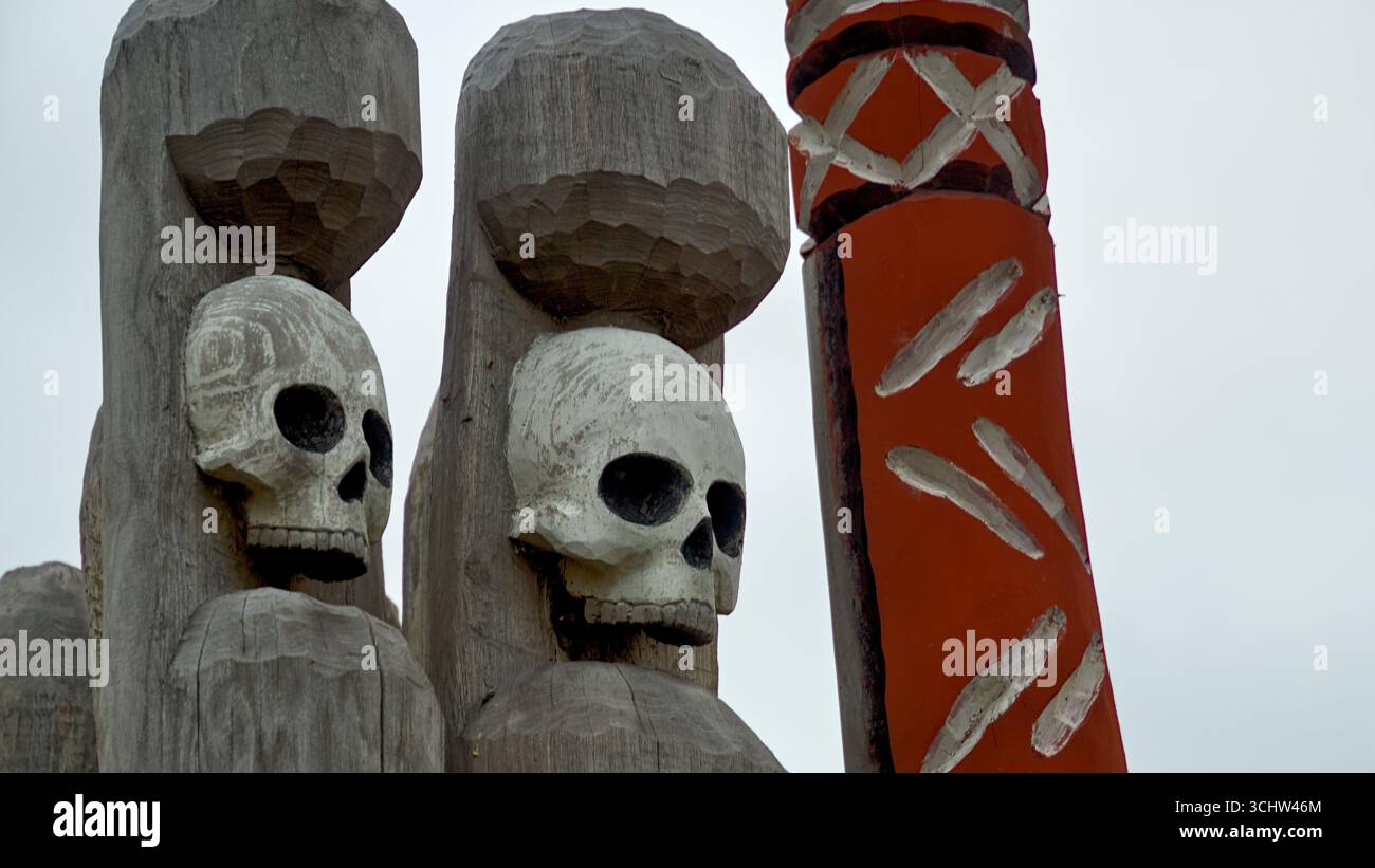 Dettaglio interno del Pömmelte Ringheiligtum, che mostra strutture in pietra e terra. Foto Stock