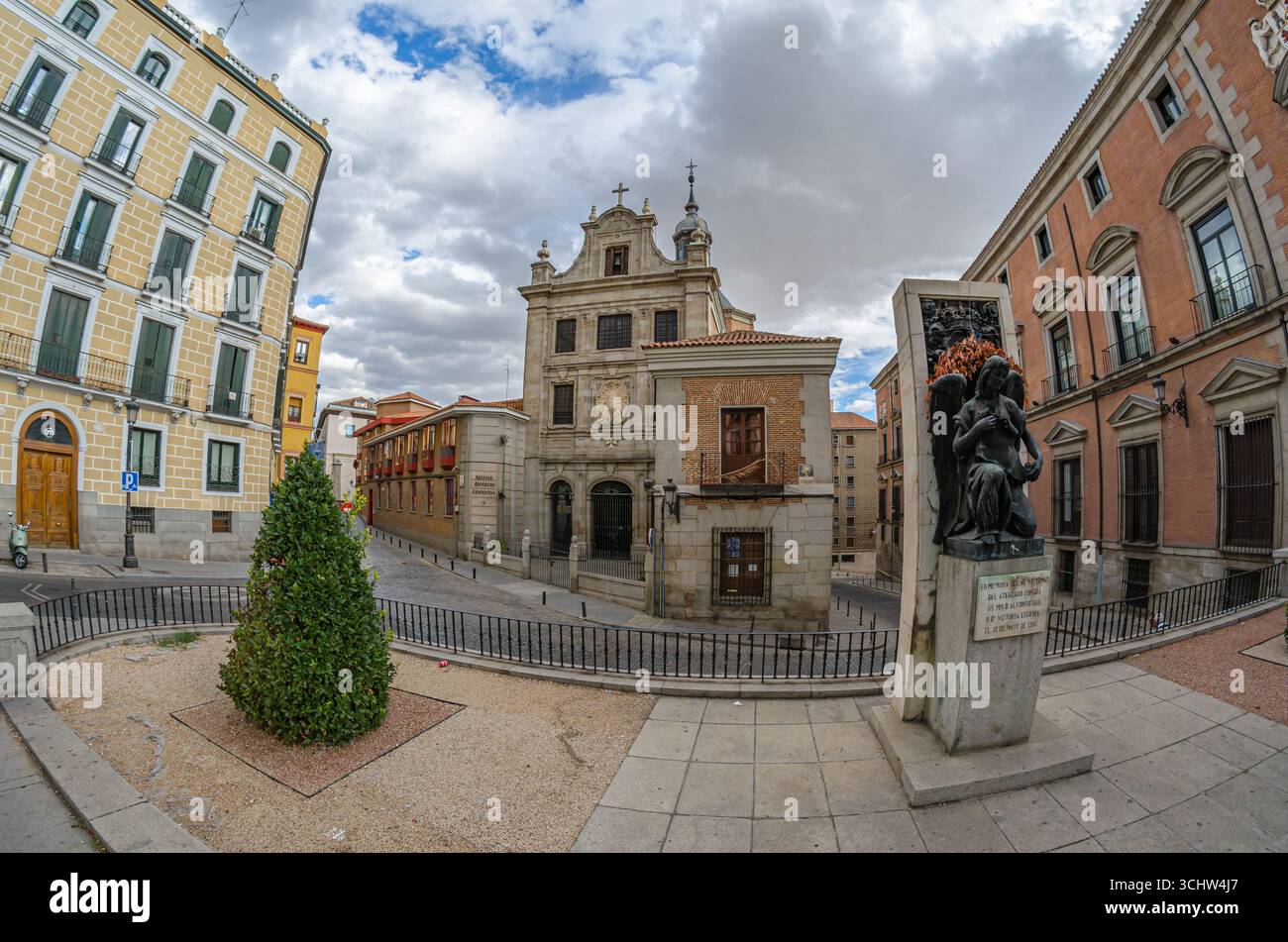 MADRID, SPAGNA - 15 AGOSTO 2015: Monumento alle vittime del tentativo di assassinio di Alfonso XIII e Vittoria Eugenia, opera dello scultore Federico Foto Stock