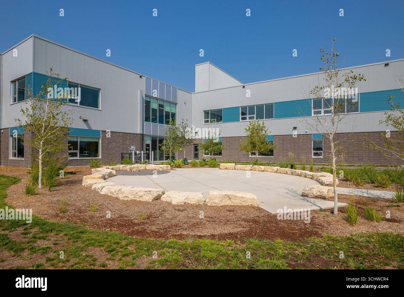 Immagine vibrante che cattura il parco giochi della Holy Trinity Catholic School di Warman. Quest'area offre agli studenti spazio per giocare, svolgere attività fisica, Foto Stock