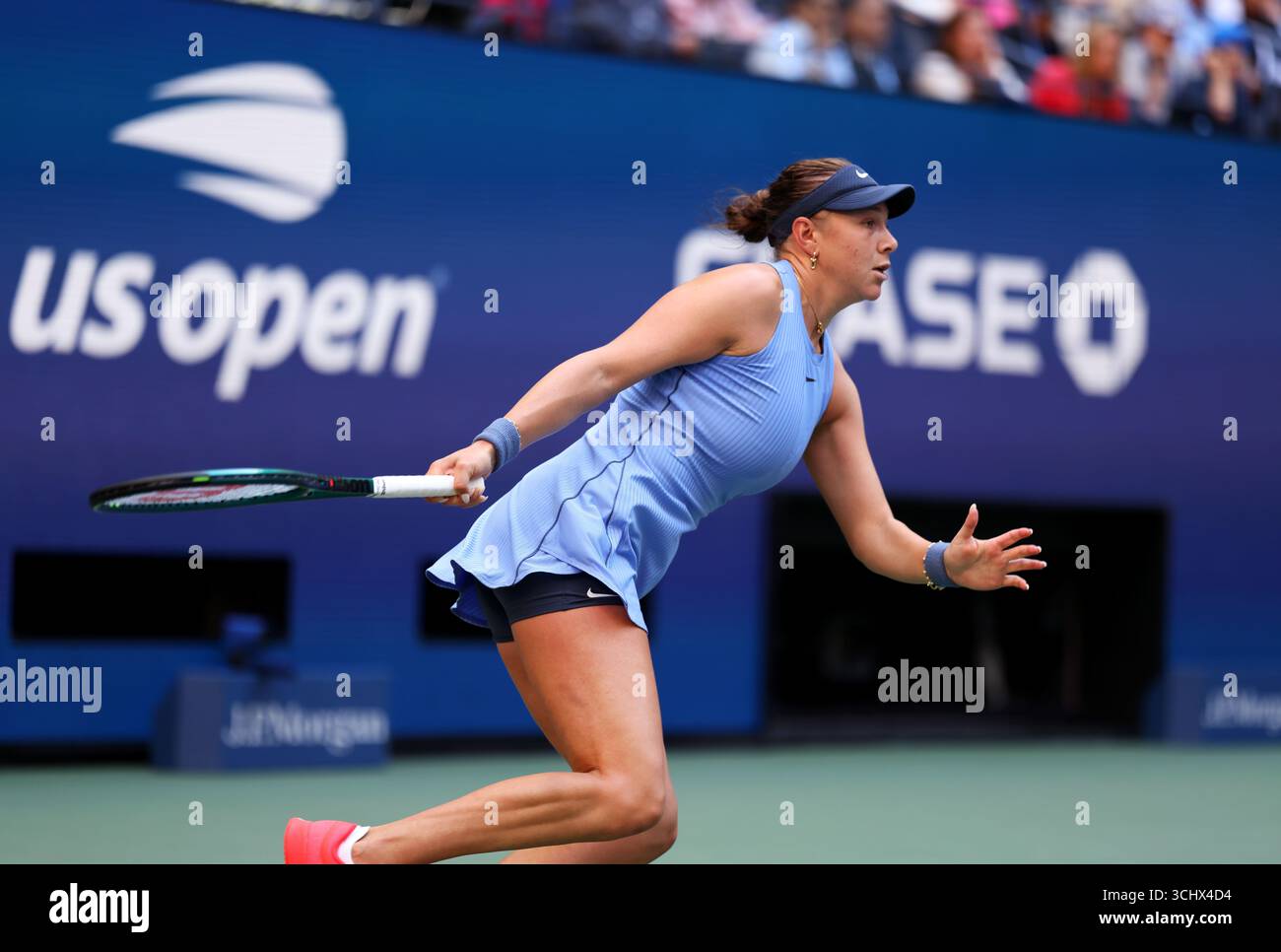 3 settembre 2025 - Flushing Meadows, New York - Amanda Anisimova durante la sua vittoria sul numero 2 della testa di serie polacca IgA Swiatek agli US Open. Foto Stock