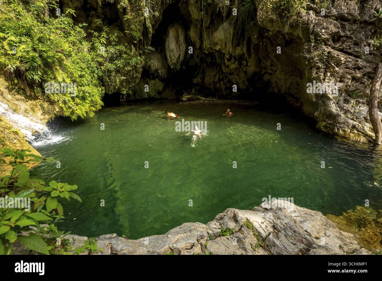 Lago di montagna con acqua verde, destinazione turistica, Valle De Los Ingenios, Cuba, Cuba Foto Stock