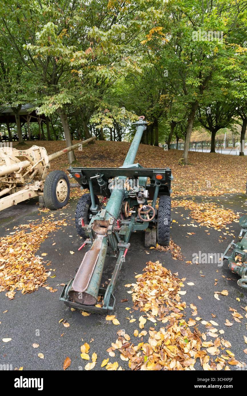 Pezzi di artiglieria esposti all'Aldershot Military Museum, Aldershot, Hampshire, UK - Wombat Recoilless Rifle 120mm Foto Stock