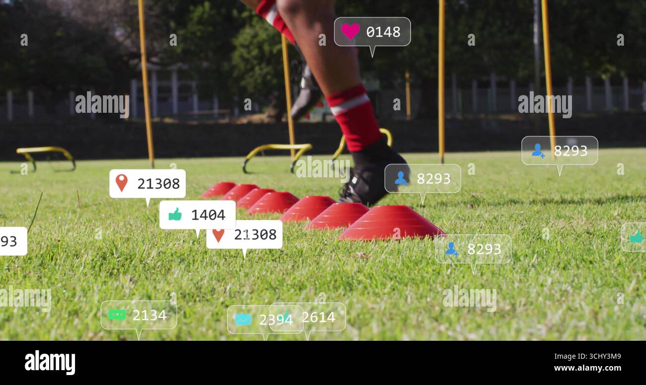 Giocatore di calcio stepping che indossa calze rosse navigando coni e ostacoli sul campo con sovrapposizione digitale Foto Stock