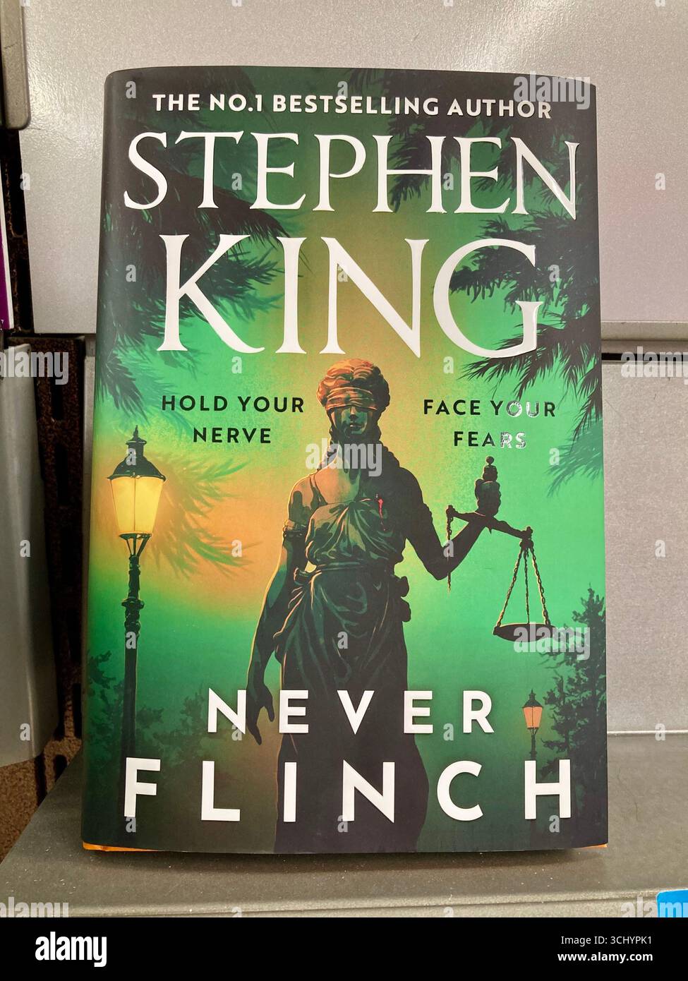 Romanzo poliziesco che si chiama Never Flinch di Stephen King Foto Stock