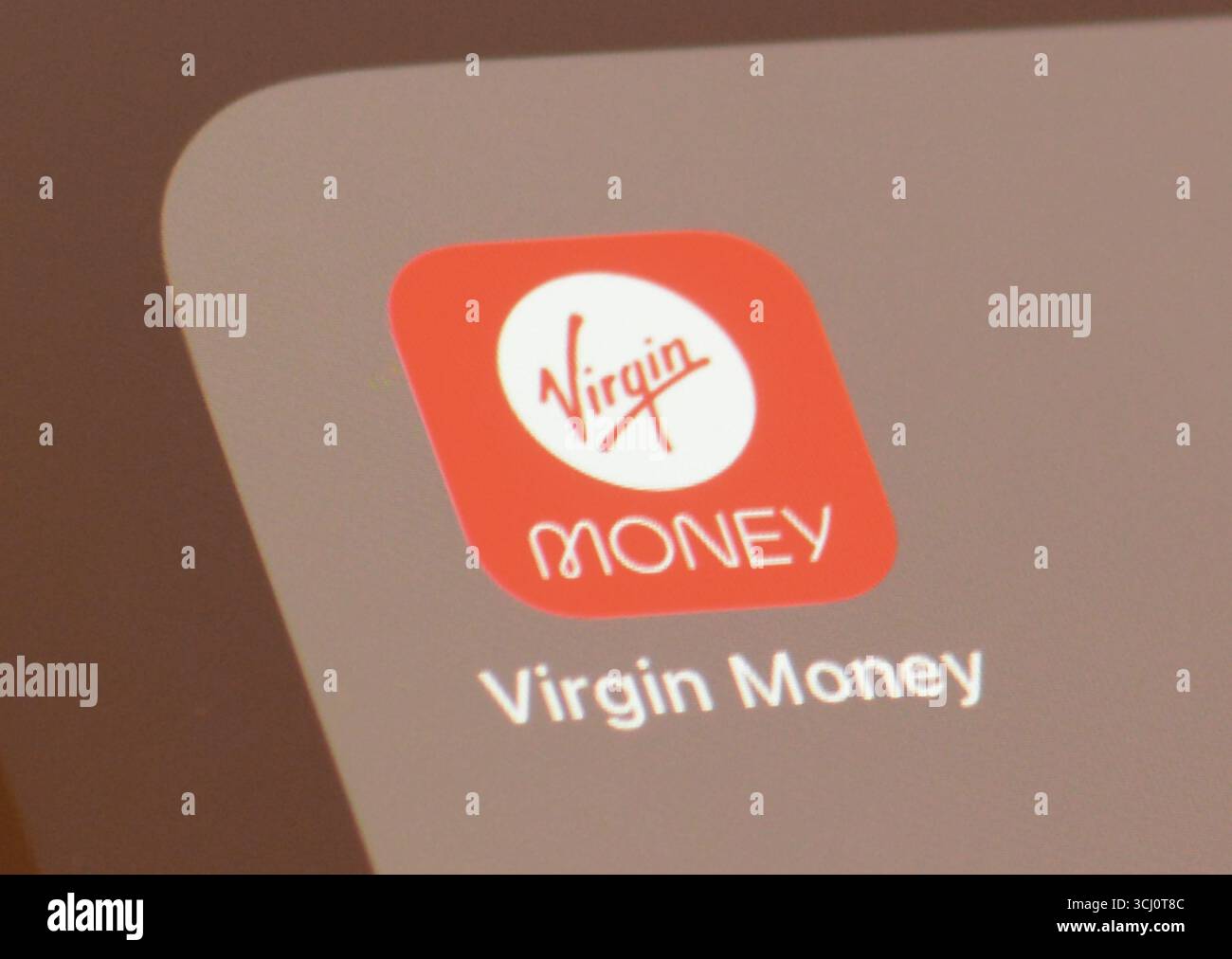 Virgin Money UK Bank app su smartphone - è una società britannica di servizi bancari e finanziari Foto Stock