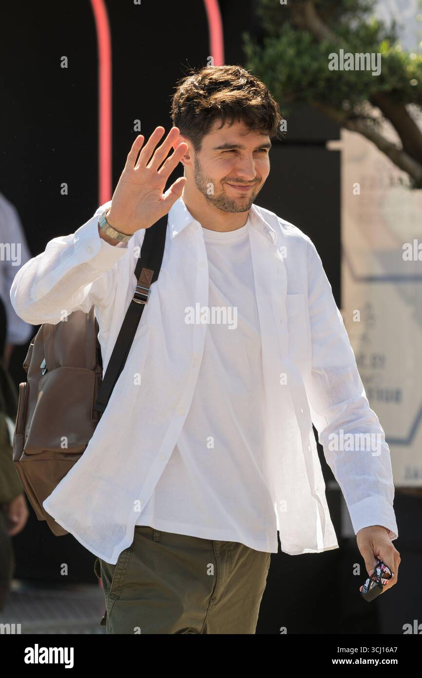 Monza, Italia. 4 settembre 2025. Esteban OCON (fra) del team Haas F1 approda al paddock giovedì mattina durante il GRAN PREMIO D'ITALIA 2025 PIRELLI all'autodromo Nazionale di Monza, 16° round del Campionato del mondo FIA F1 2025. Crediti: Riccardo Righetti/Alamy Live News Foto Stock