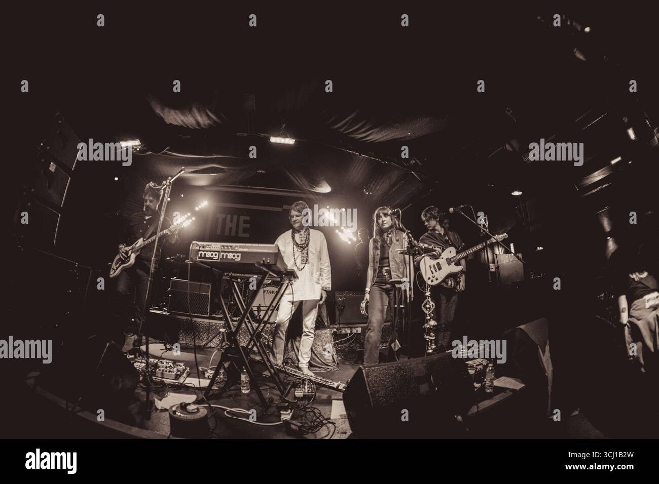 Band Helicon che si esibisce dal vivo al Bread Shed Manchester , come parte del Manchester Psych Fest 30.08.2025 del fotografo Adam Edwards Foto Stock