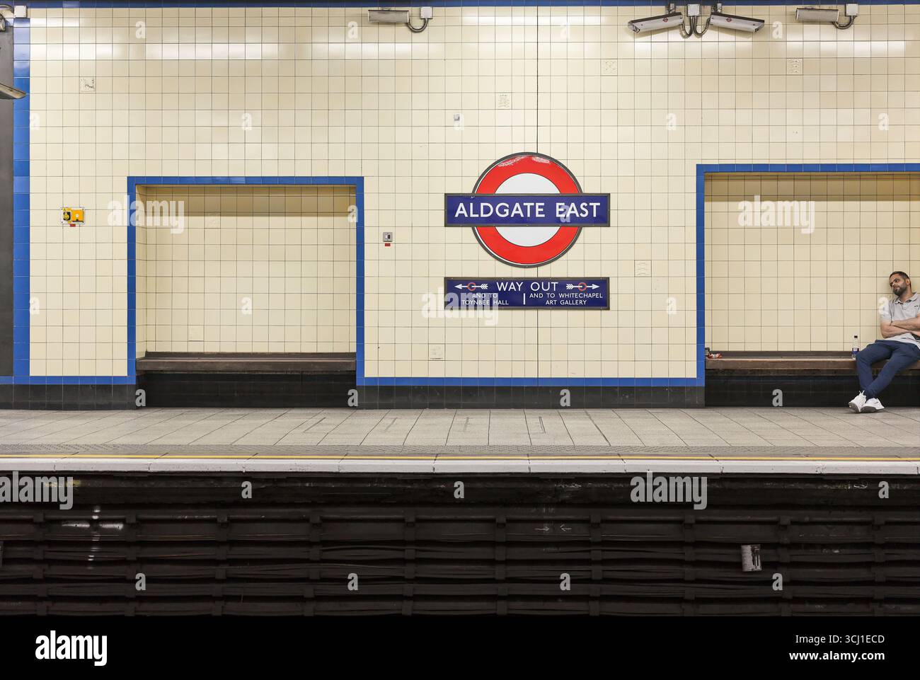 Stazione ferroviaria della metropolitana di Aldgate East, Londra, Inghilterra. Foto Stock