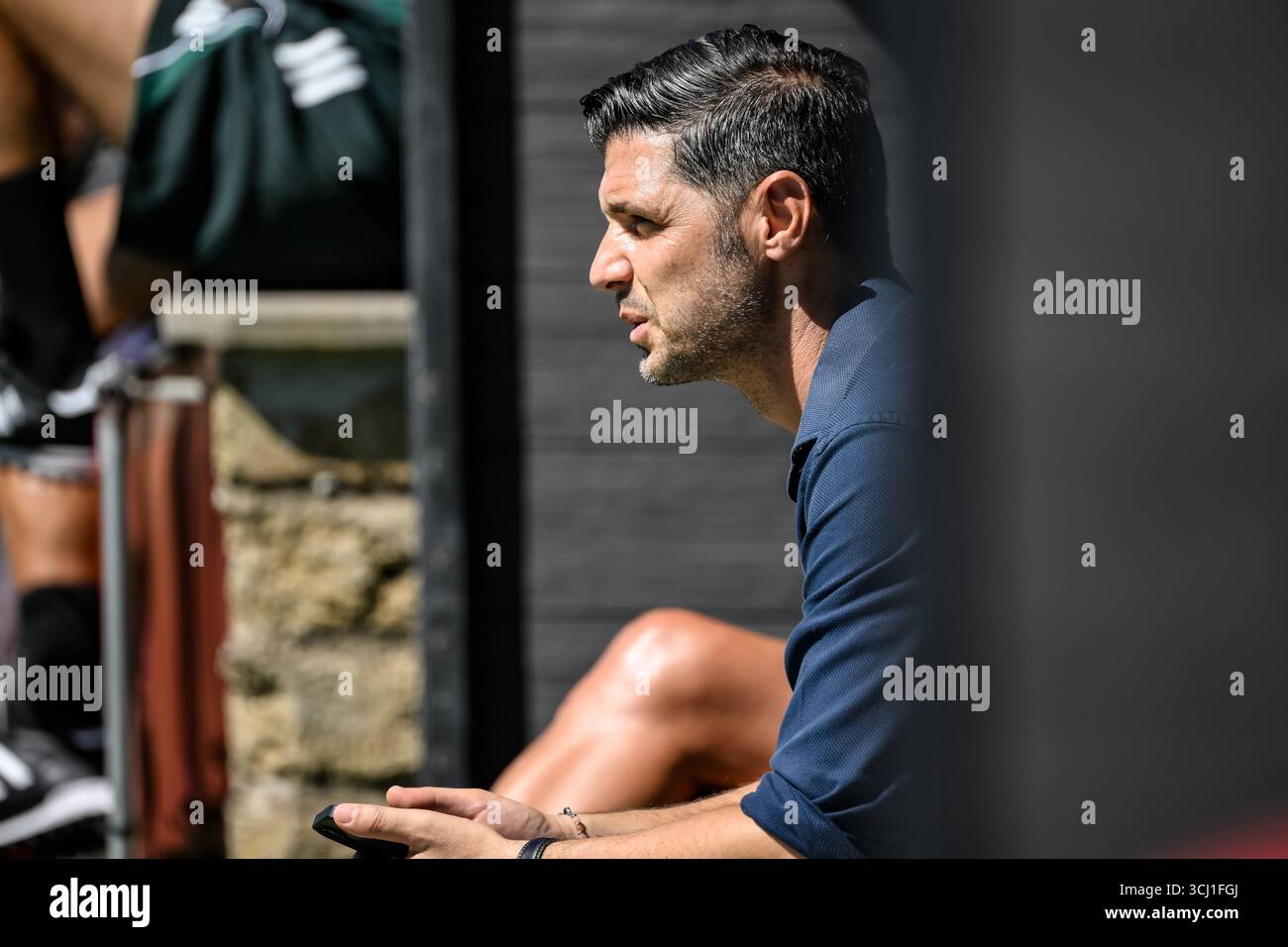 Roma, Italia. 4 settembre 2025. COME allenatore della squadra rom Vincenzo Todaro guarda avanti durante l'amichevole di calcio tra AS Roma e Roma City FC al Centro sportivo Fulvio Bernardini di Roma (Italia), 4 settembre 2025. Crediti: Insidefoto/Alamy Live News Foto Stock