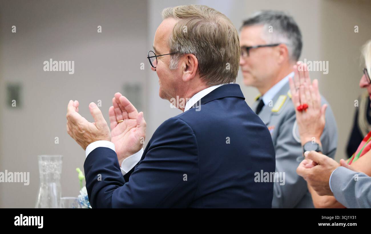 Benvenuto dal ministro federale della difesa Boris Pistorius onora i partecipanti tedeschi agli Invictus Games e riconosce il loro impegno e coraggio. Foto Stock Benvenuto dal ministro federale della difesa Boris Pistorius onora i partecipanti tedeschi agli Invictus Games e riconosce il loro impegno e coraggio. Foto Stock