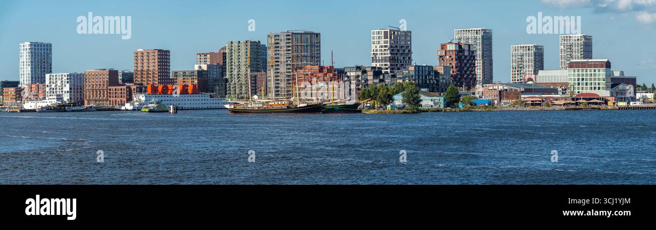 Amsterdam, Paesi Bassi, 01.09.2025, Panorama del quartiere Buiksloterham ad Amsterdam-Noord Foto Stock