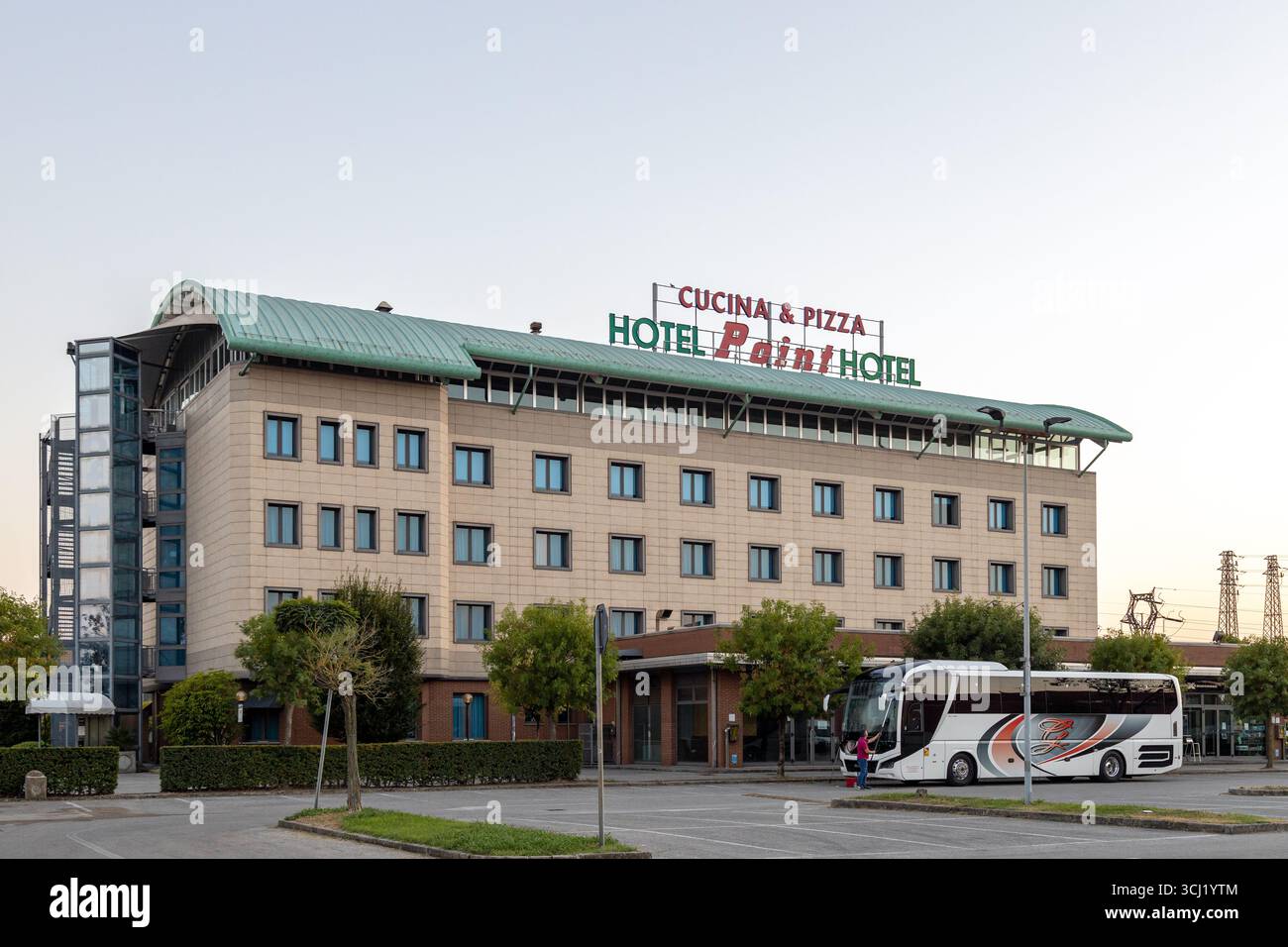 Piove di sacco, Padova, Veneto, Italia - 11 agosto 2025: Vista esterna dell'edificio Point Hotel Foto Stock